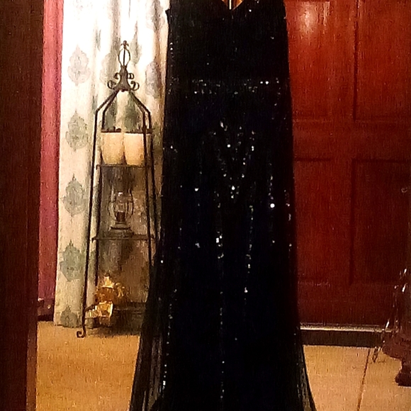 Jump Juniors' Beaded Sequin-Embellished Gown - Picture 3 of 4